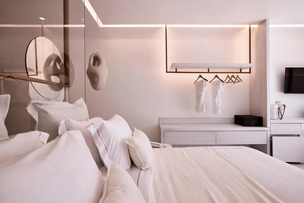Ethereum Mykonos, Psaru, Grčka — Sea View Suite With Private Heated Pool