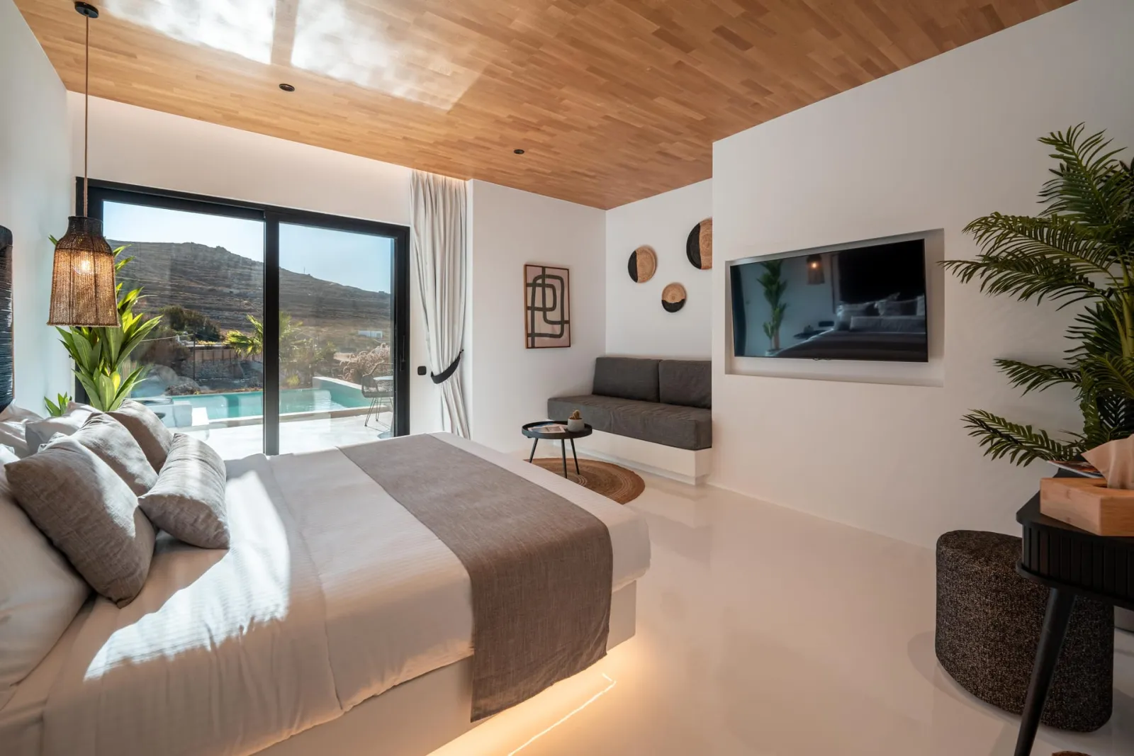 Ftelia Black Villas, Ftelia, Grčka — Executive Suite with Big Private Infinity Pool