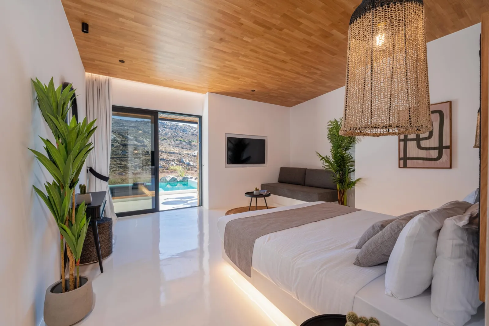 Ftelia Black Villas, Ftelia, Grčka — King Suite with Private Infinity Pool & Hot Tub