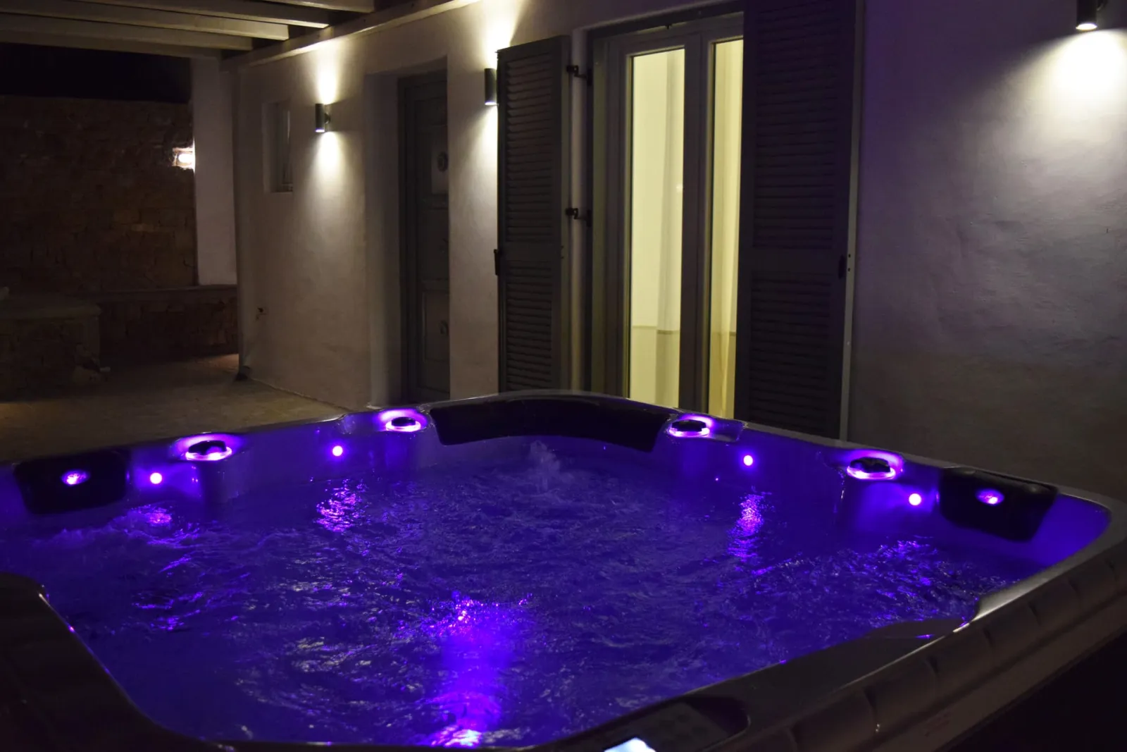 Giannoulaki Hotel, Ornos, Grčka — Villa With Outdoor Jacuzzi