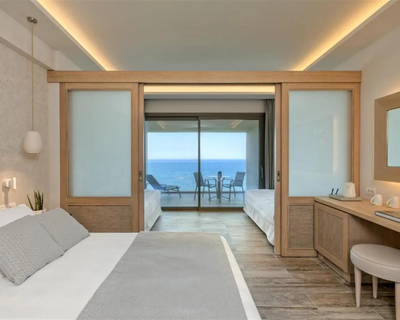 Amada Colossos Resort, Rodos, Grčka — Family Room with Sliding Doors Sea View