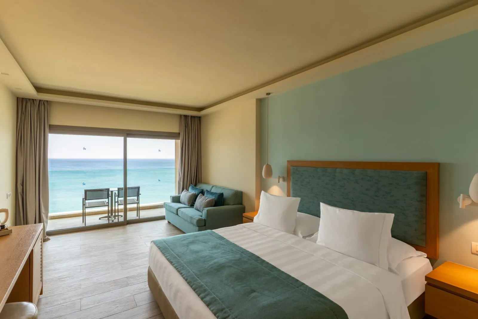 Amada Colossos Resort, Rodos, Grčka — Front Sea View Deluxe Triple Room