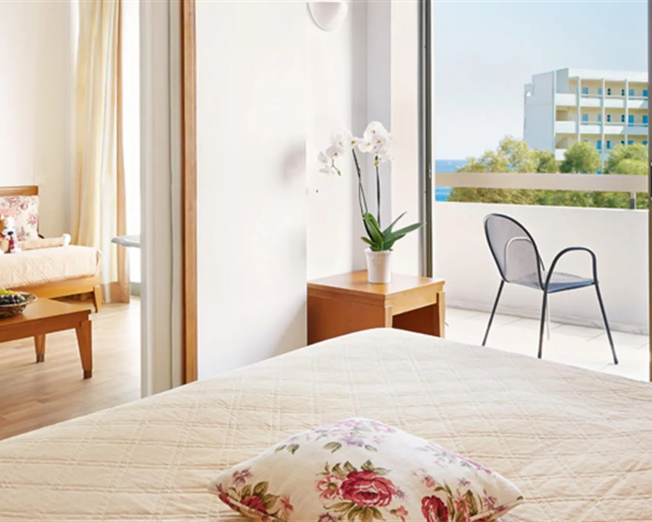 Grecotel Luxme Dama Dama, Rodos, Grčka — Guestroom Premier Family Side Sea View