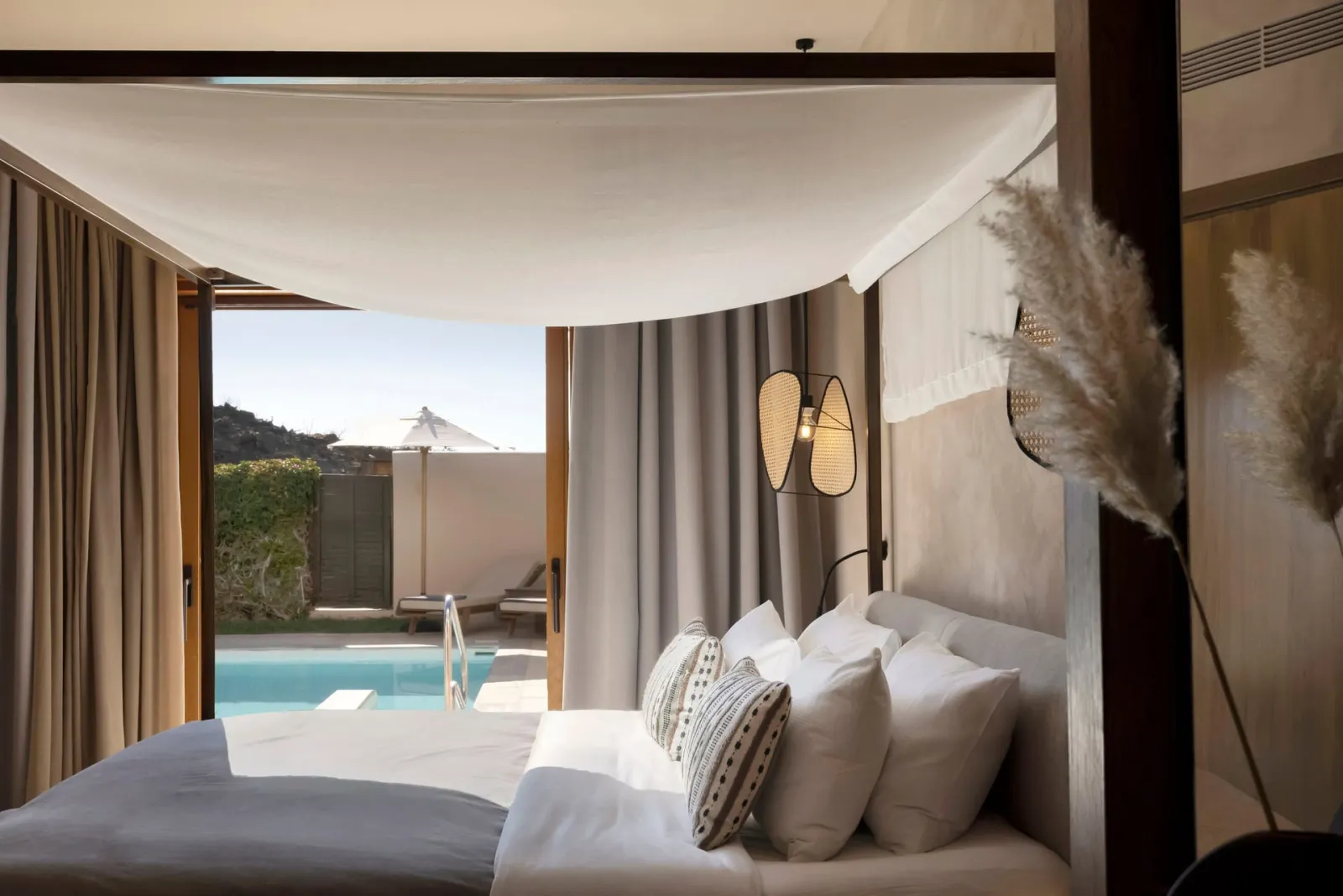 Aulus Lindos Rhodes, Curio Collection by Hilton, Rodos, Grčka — Tropical Bungalow Suite with Private Pool