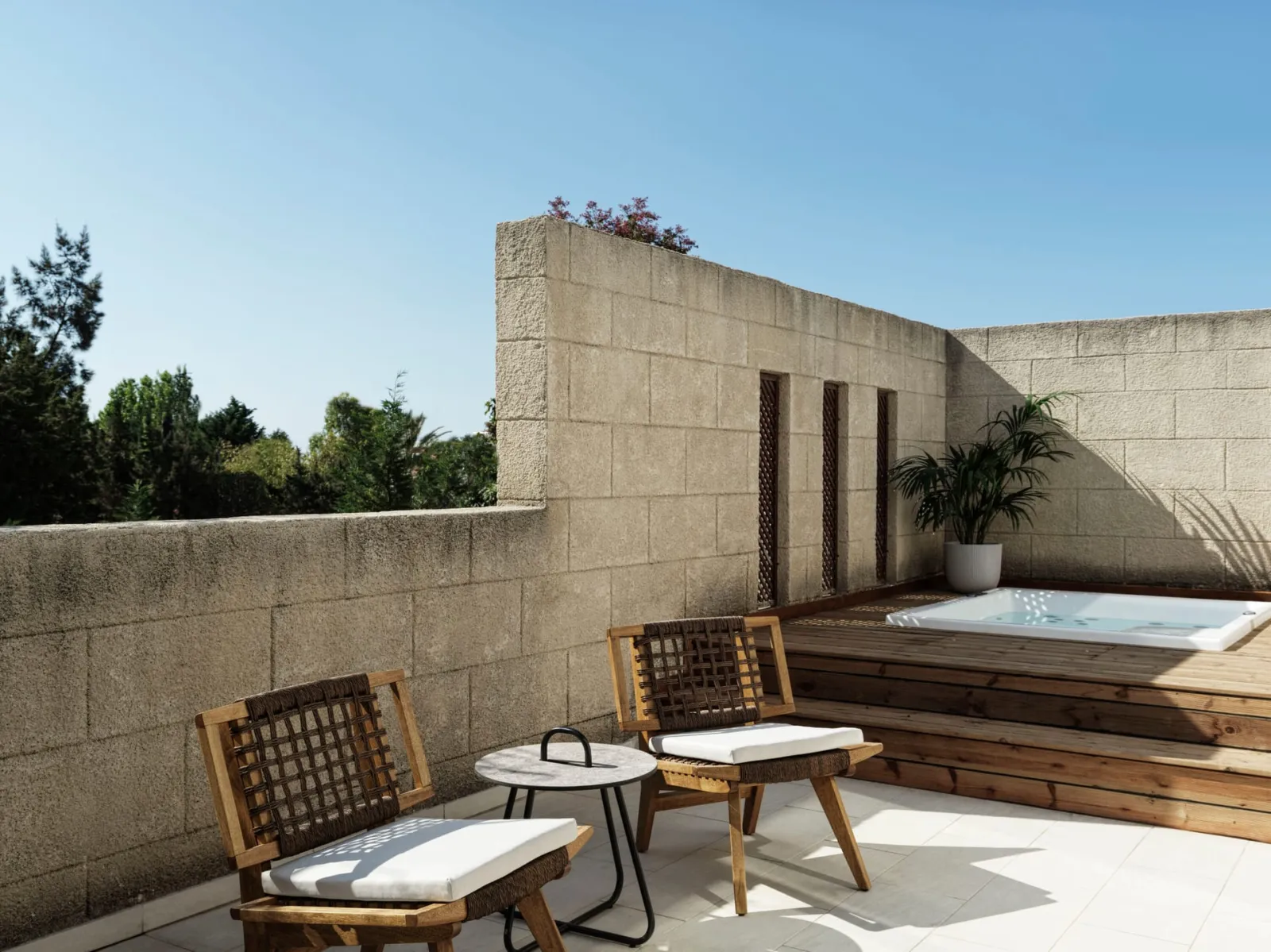 Aulus Lindos Rhodes, Curio Collection by Hilton, Rodos, Grčka — Tropical Pavilion Two Bedroom Suite with Outdoor Jacuzzi