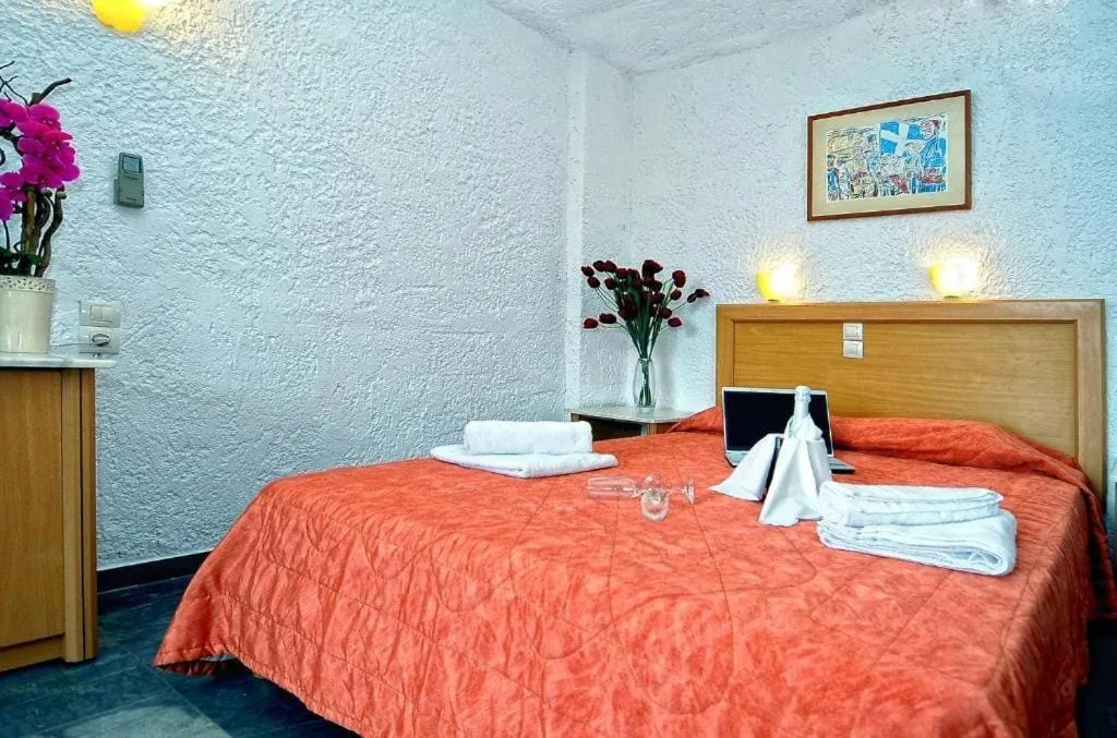 Karteros Hotel, Iraklion, Grčka — Standard Room with Garden View