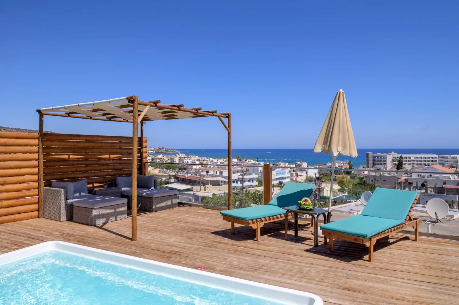Katrin Suites, Malia, Grčka — Executive Suite with Private Pool