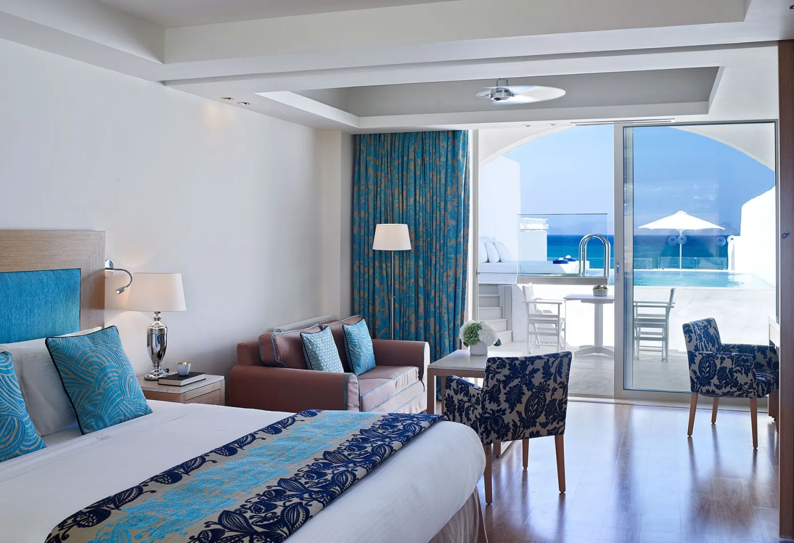 Knossos Beach Bungalows Suites Resort & Spa, Gurnes, Grčka — 2 Bedroom Spa Suite Seafront with Private Heated Pool