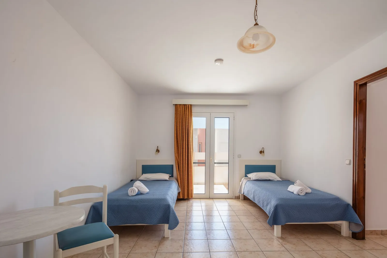 Koni Village Hotel, Malia, Grčka — Family Room with Garden View