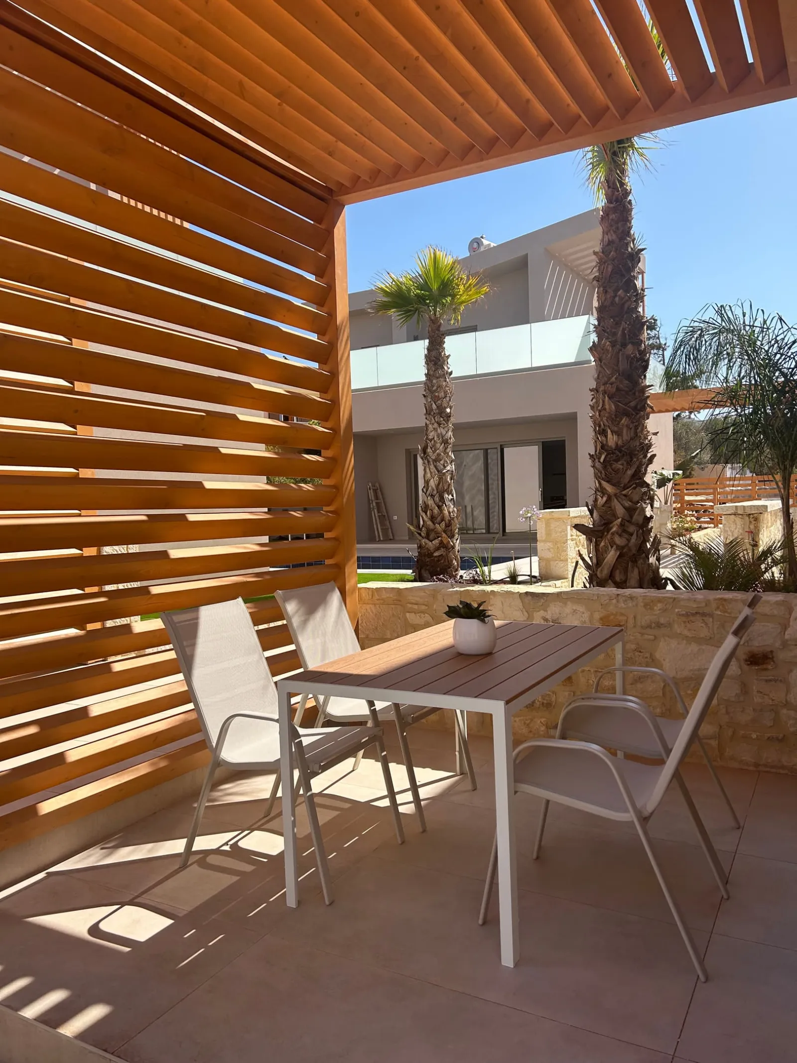 Lumina Sense Villas, Guves