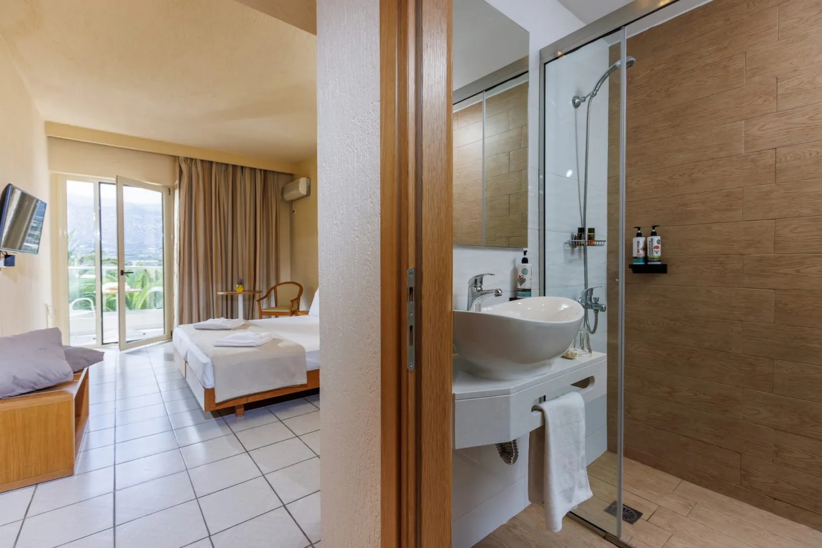 Malia Bay Beach Hotel & Bungalows, Malia, Grčka — Standard Room Garden View