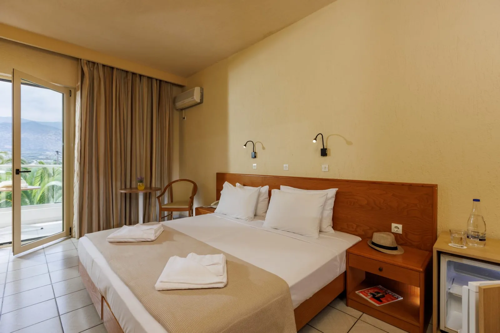 Malia Bay Beach Hotel & Bungalows, Malia, Grčka — Standard room Pool view
