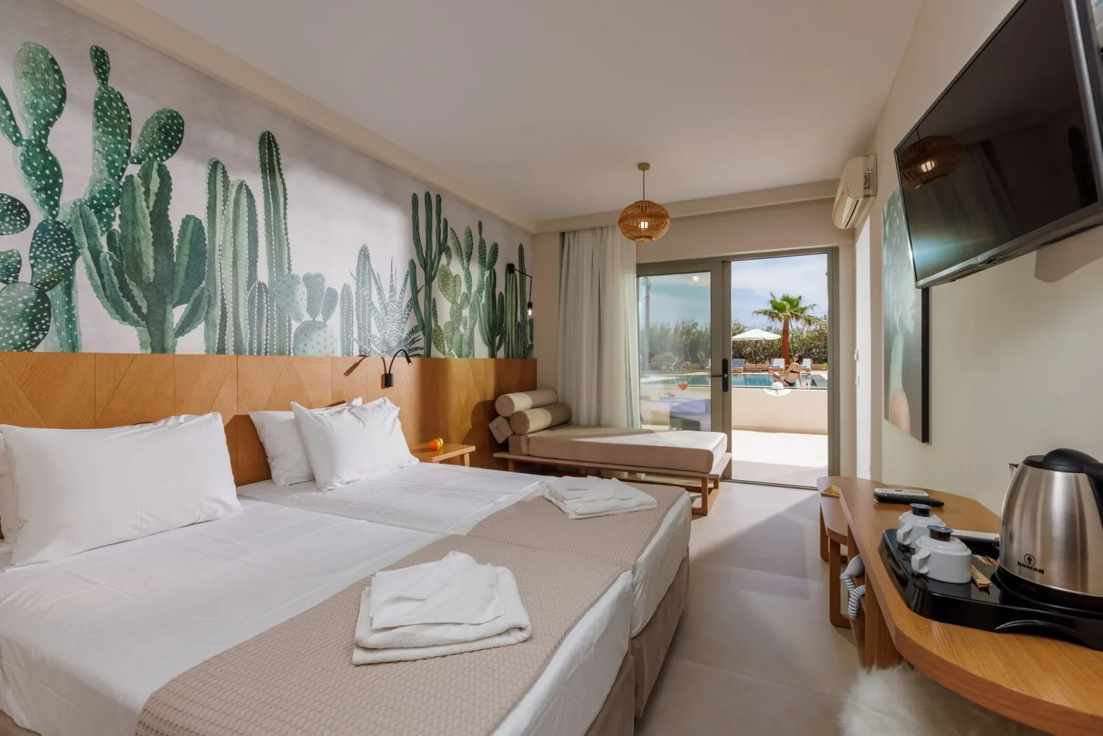 Malia Bay Beach Hotel & Bungalows, Malia, Grčka — Superior Room with Pool View