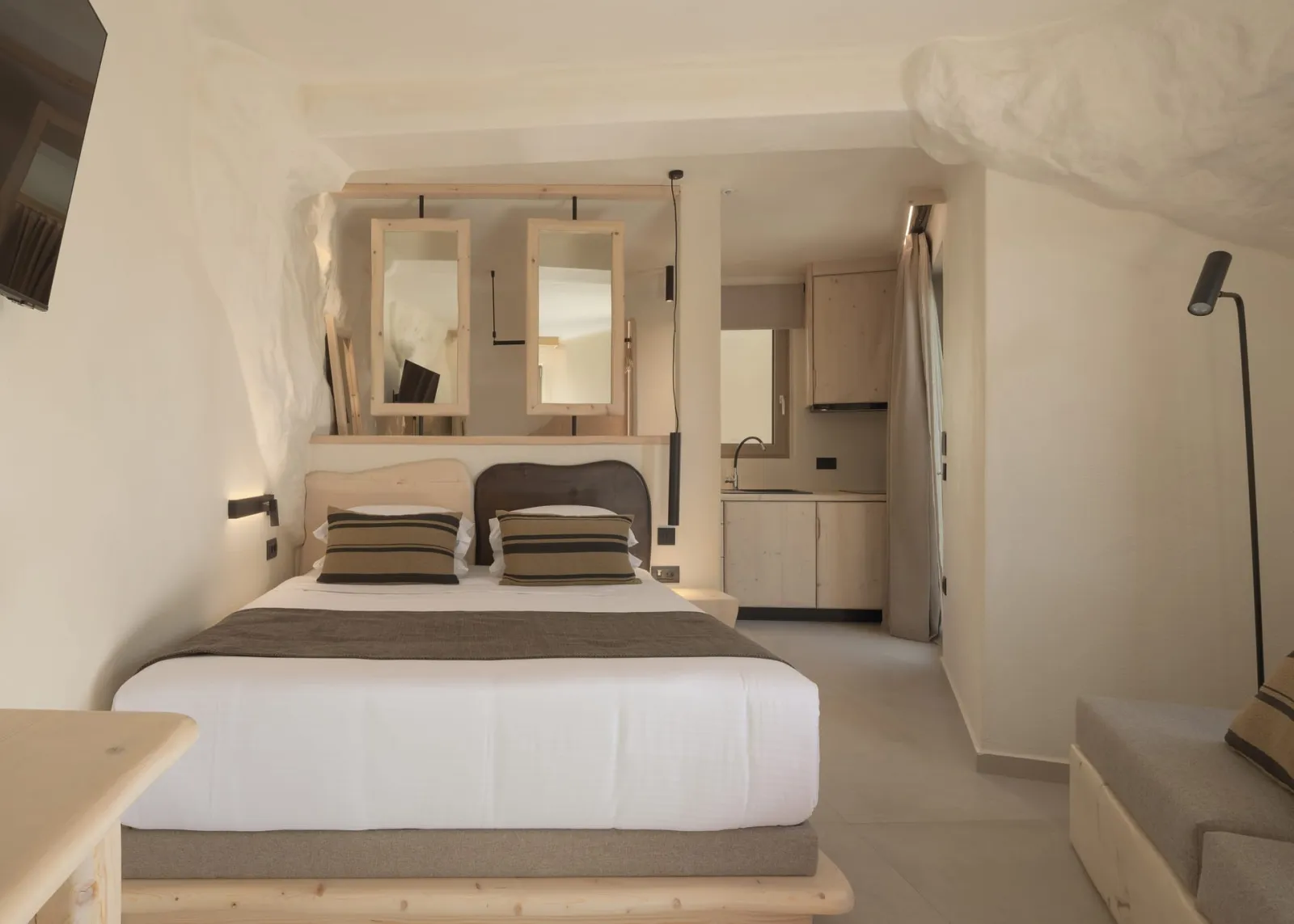 Manili Boutique Suites & Villas Heraklion, Iraklion, Grčka — Junior Suite with Hot Tub Access