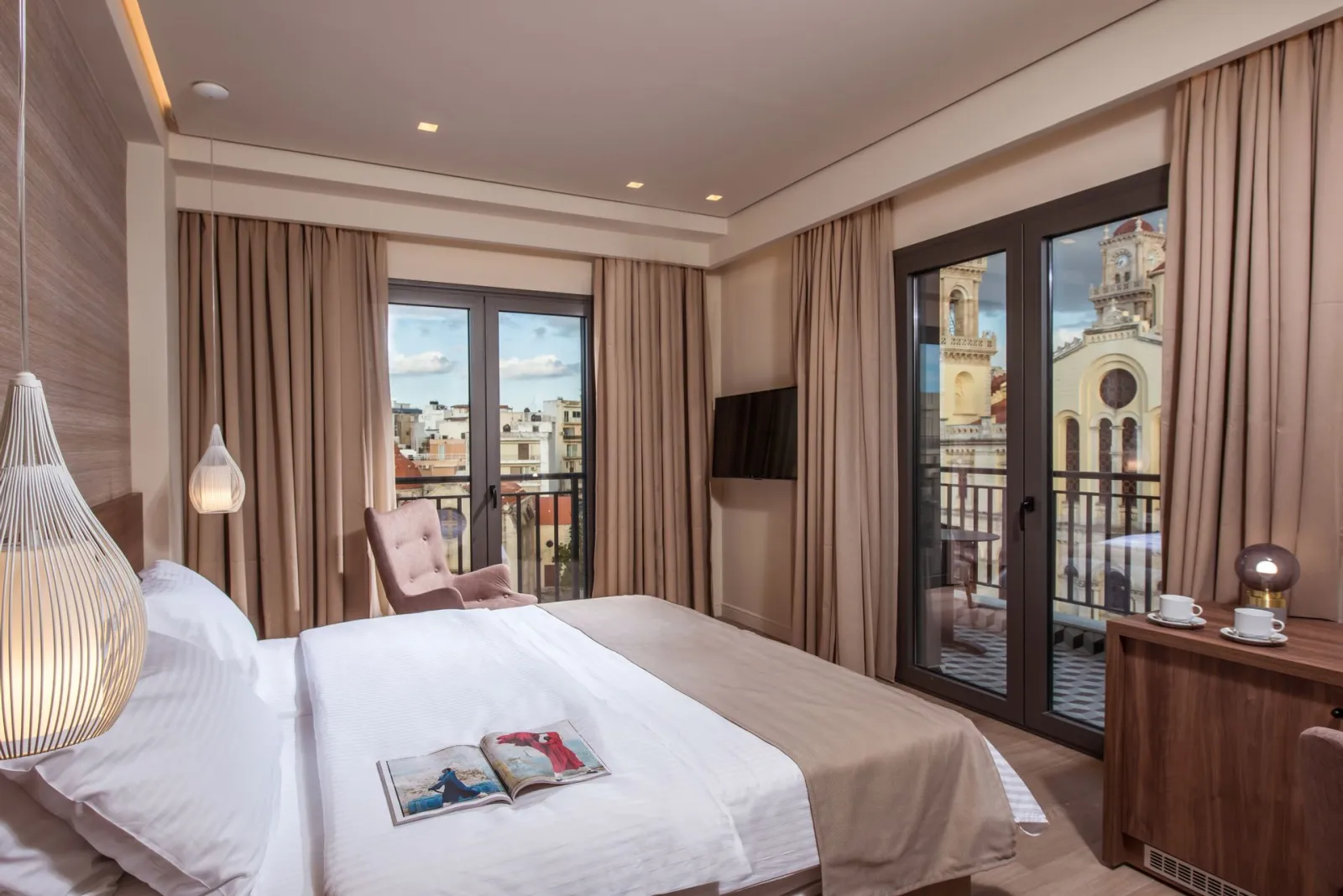 Metropole Urban Hotel, Iraklion, Grčka — Deluxe Room with Balcony and City View