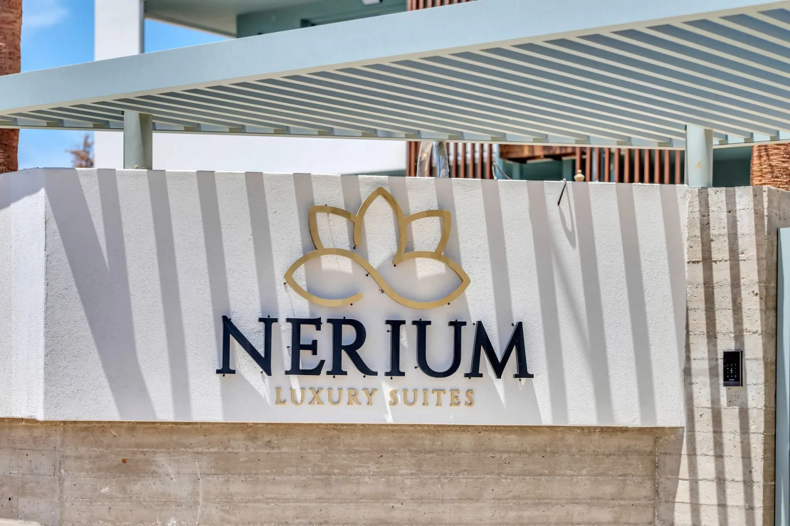 Nerium Luxury Suites, Guves