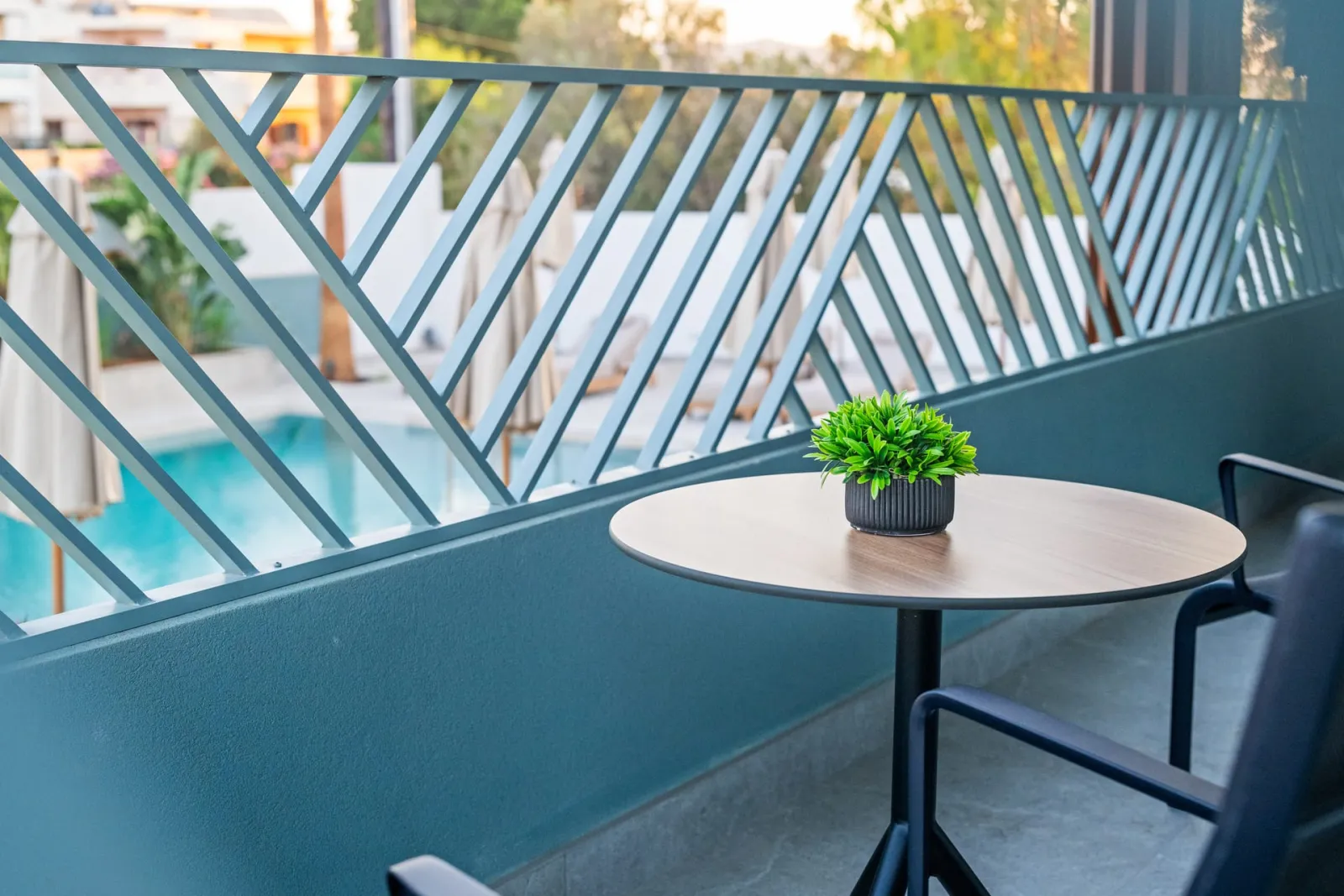 Nerium Luxury Suites, Guves, Grčka — Pool View Suite | Outdoor Hot Tub