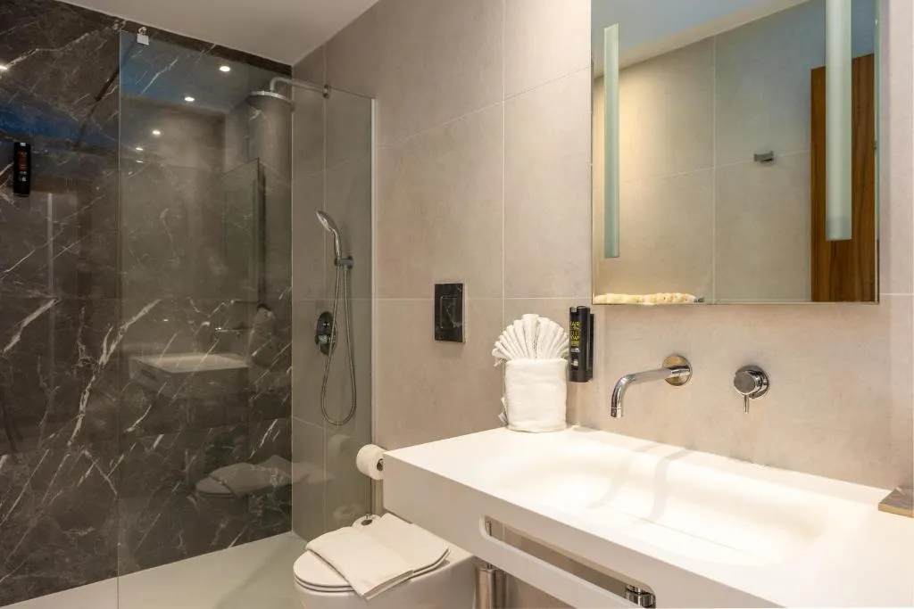 MELPO-ANTIA HOTEL AND SUITES