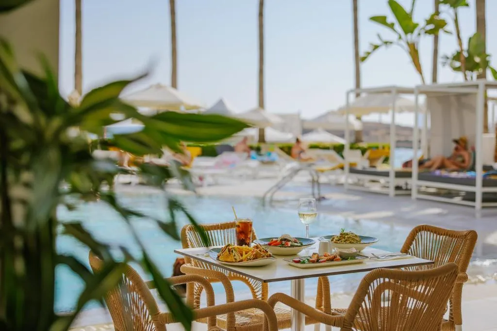 TASIA MARIS SANDS