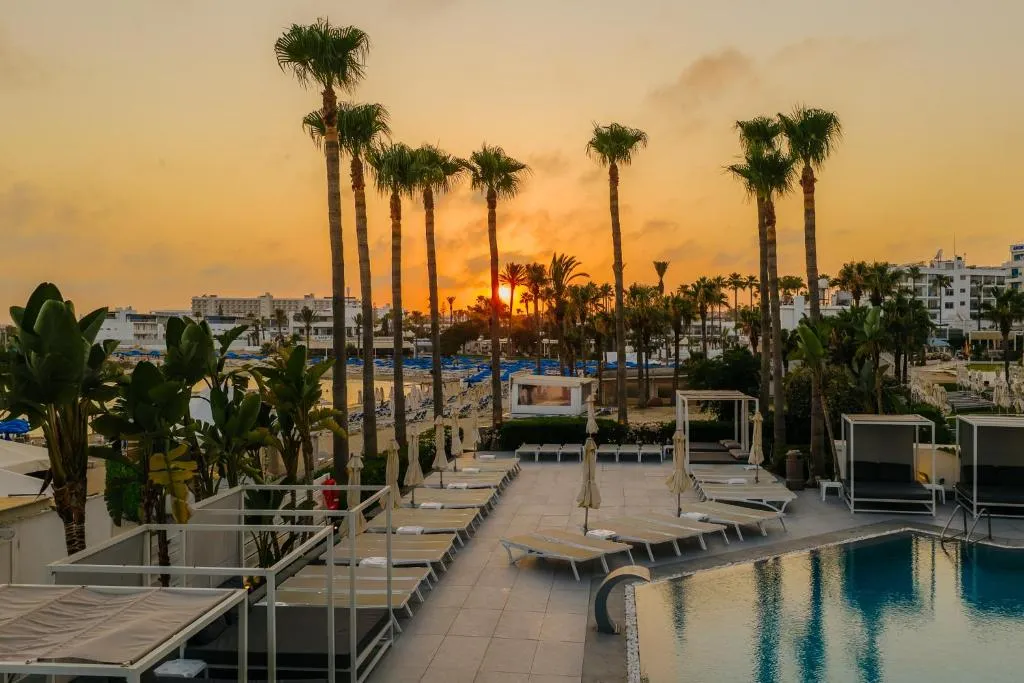 TASIA MARIS SANDS