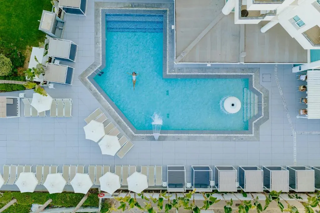 TASIA MARIS SANDS
