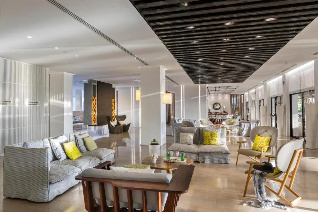 CAVO MARIS BEACH HOTEL