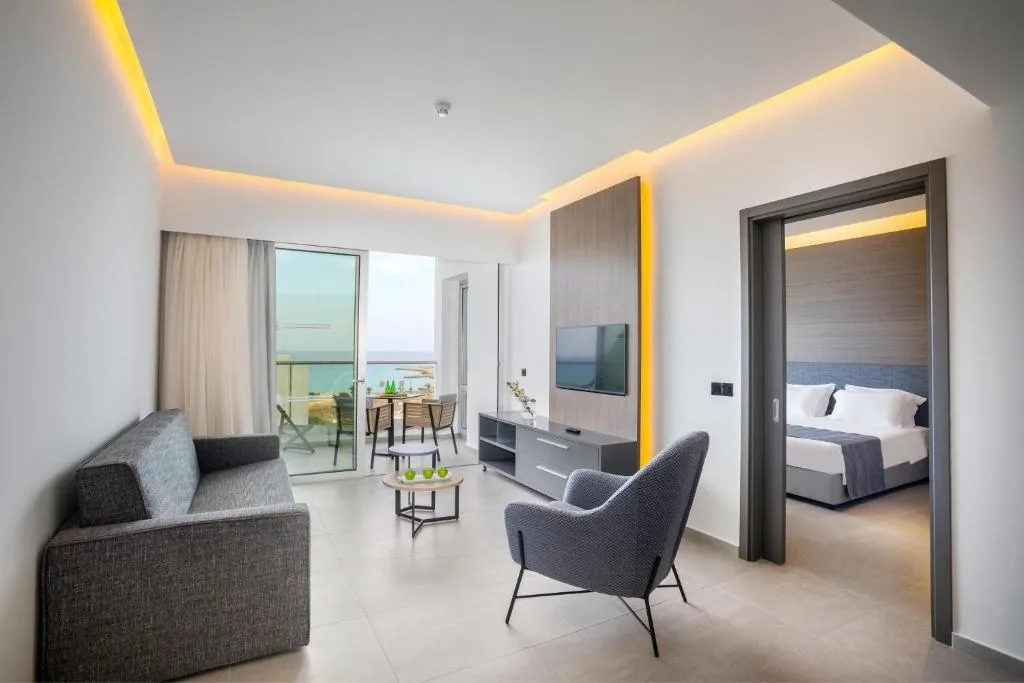 CAVO MARIS BEACH HOTEL