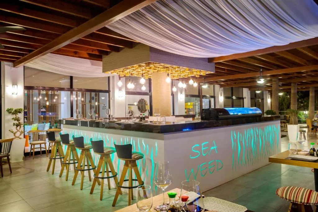 CAVO MARIS BEACH HOTEL