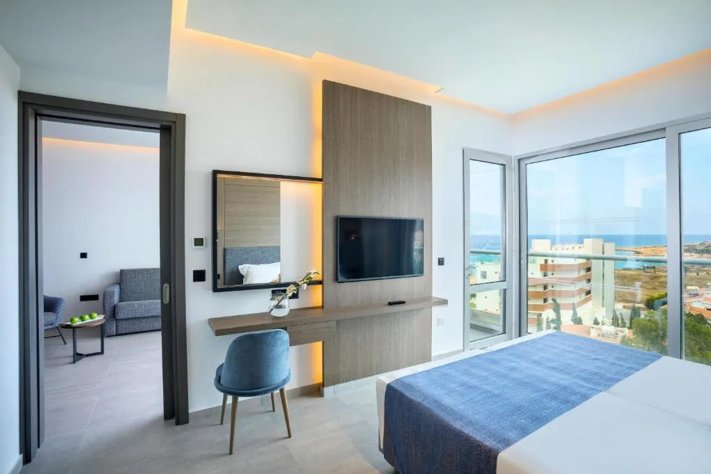CAVO MARIS BEACH HOTEL