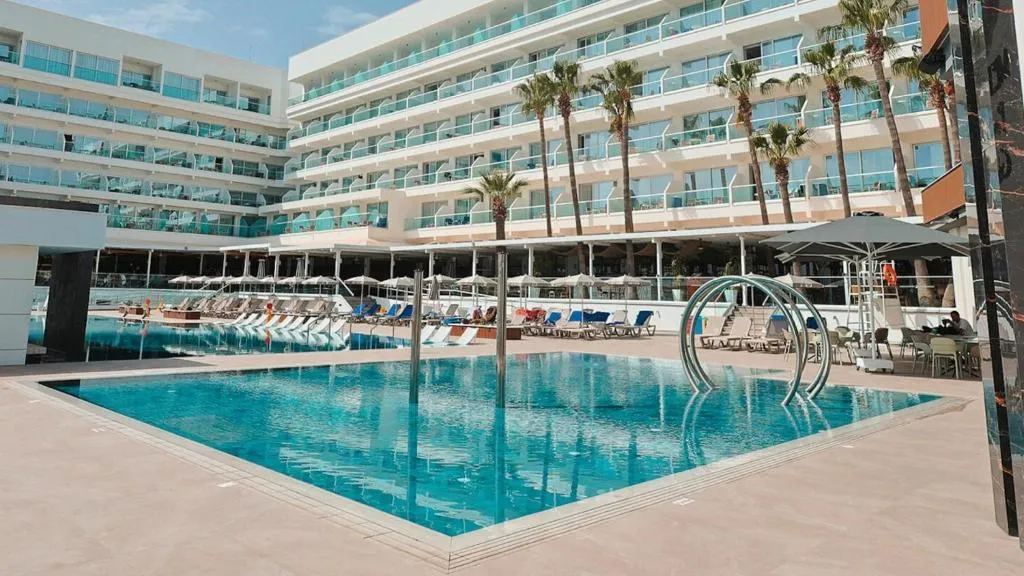 CAVO MARIS BEACH HOTEL