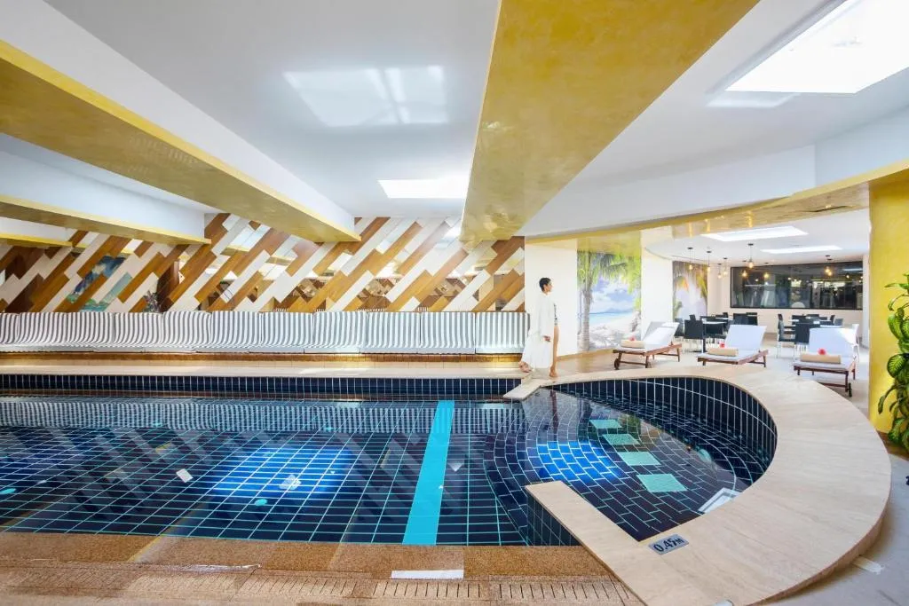 CAVO MARIS BEACH HOTEL