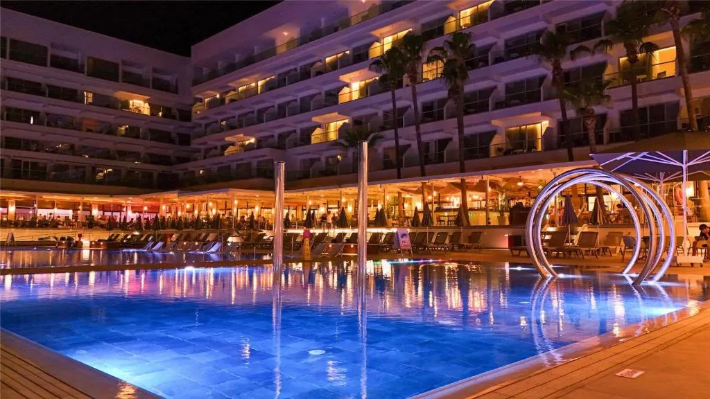 CAVO MARIS BEACH HOTEL