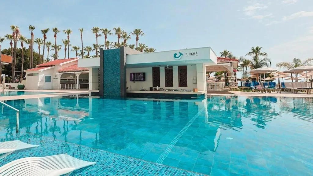 CAVO MARIS BEACH HOTEL