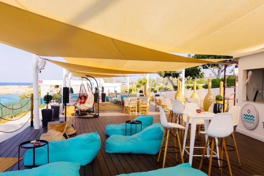 CAVO MARIS BEACH HOTEL