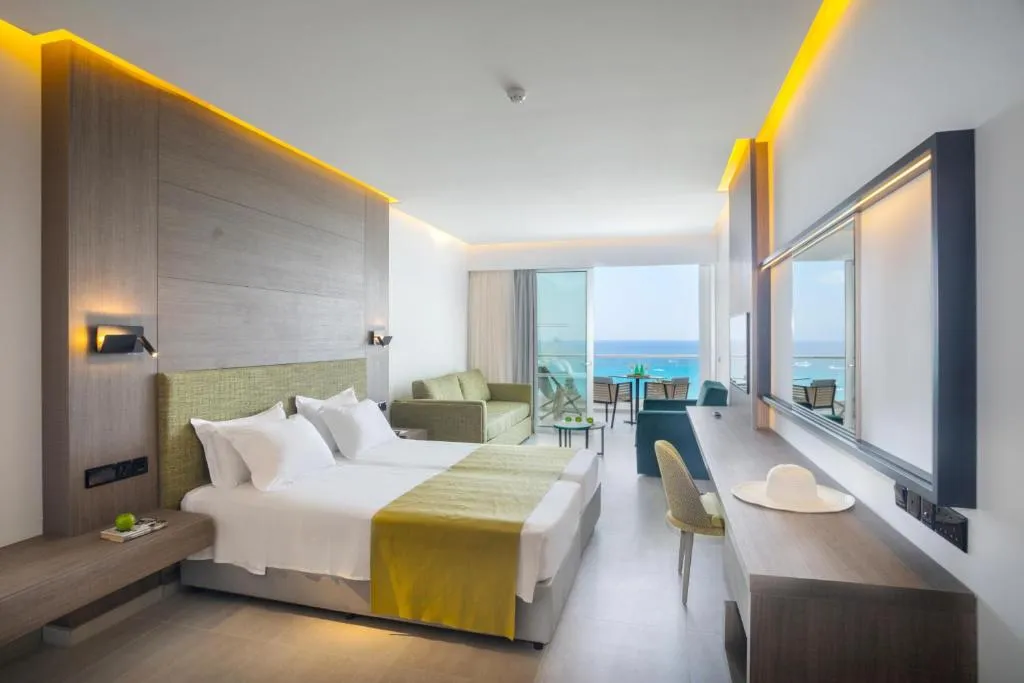 CAVO MARIS BEACH HOTEL