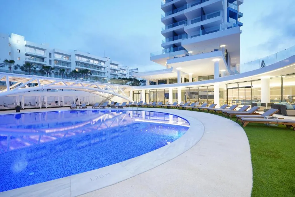 FLAMINGO PARADISE BEACH HOTEL