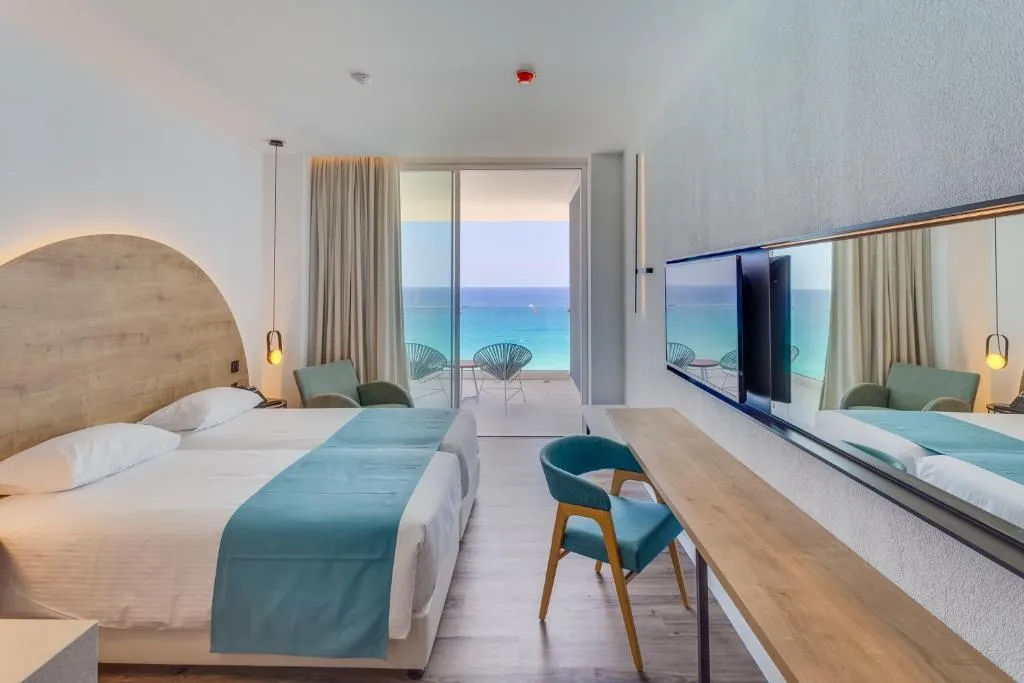 FLAMINGO PARADISE BEACH HOTEL