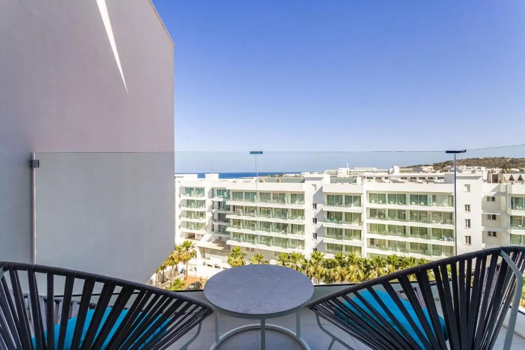 FLAMINGO PARADISE BEACH HOTEL
