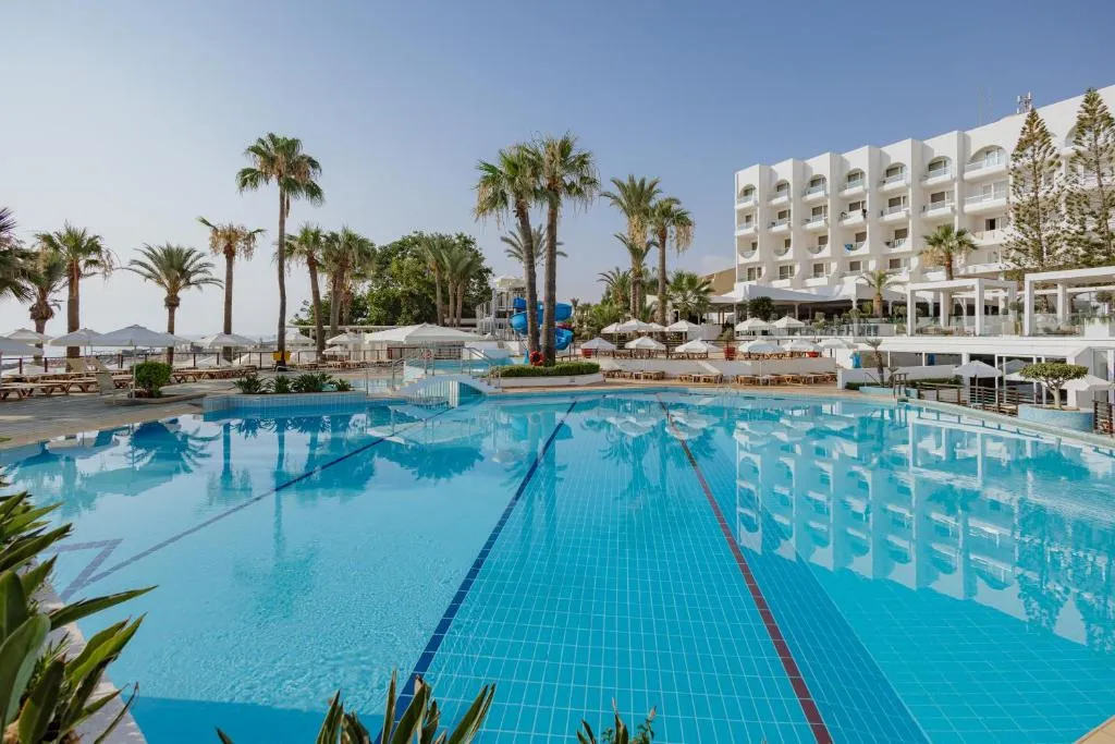 GOLDEN COAST BEACH HOTEL