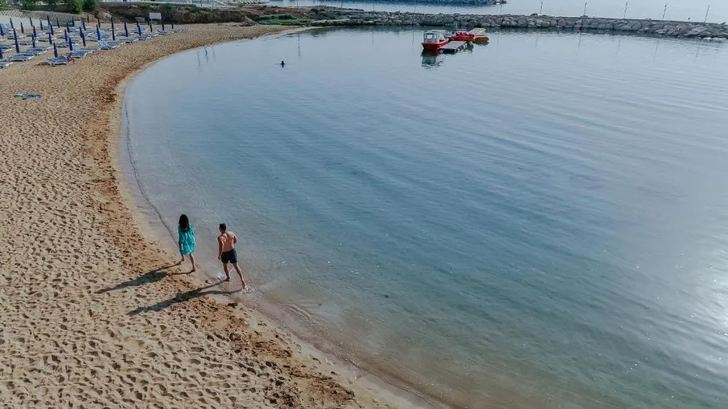 GOLDEN COAST BEACH HOTEL