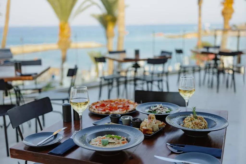 GOLDEN COAST BEACH HOTEL