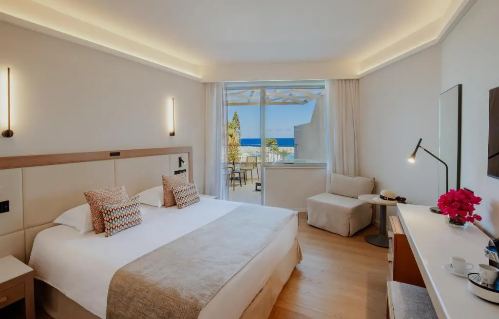 GOLDEN COAST BEACH HOTEL