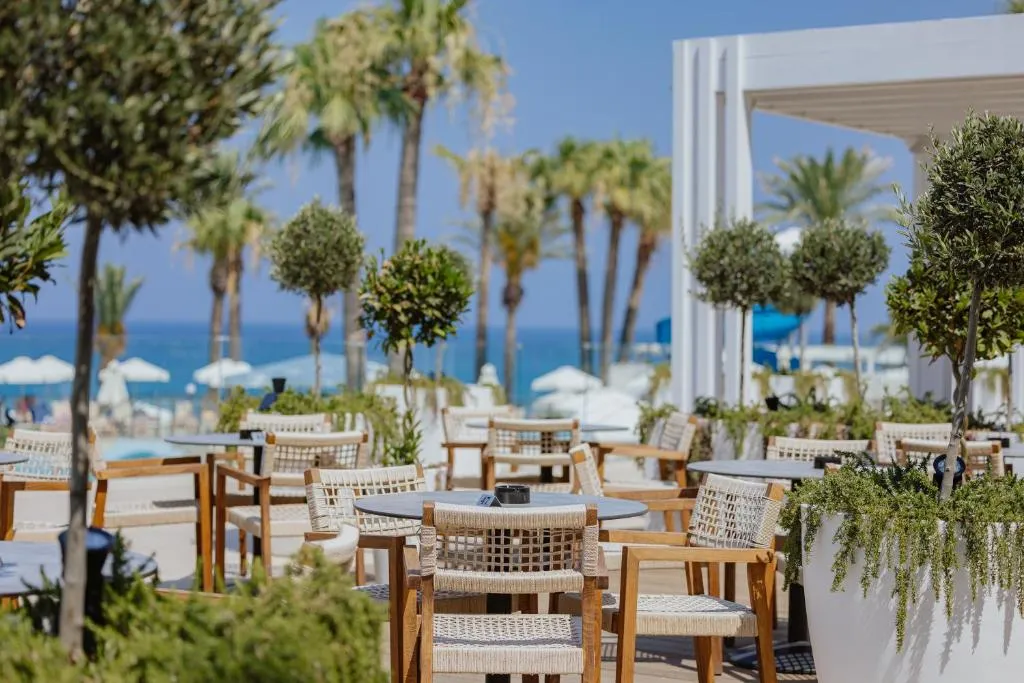 GOLDEN COAST BEACH HOTEL
