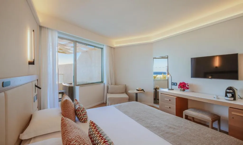 GOLDEN COAST BEACH HOTEL