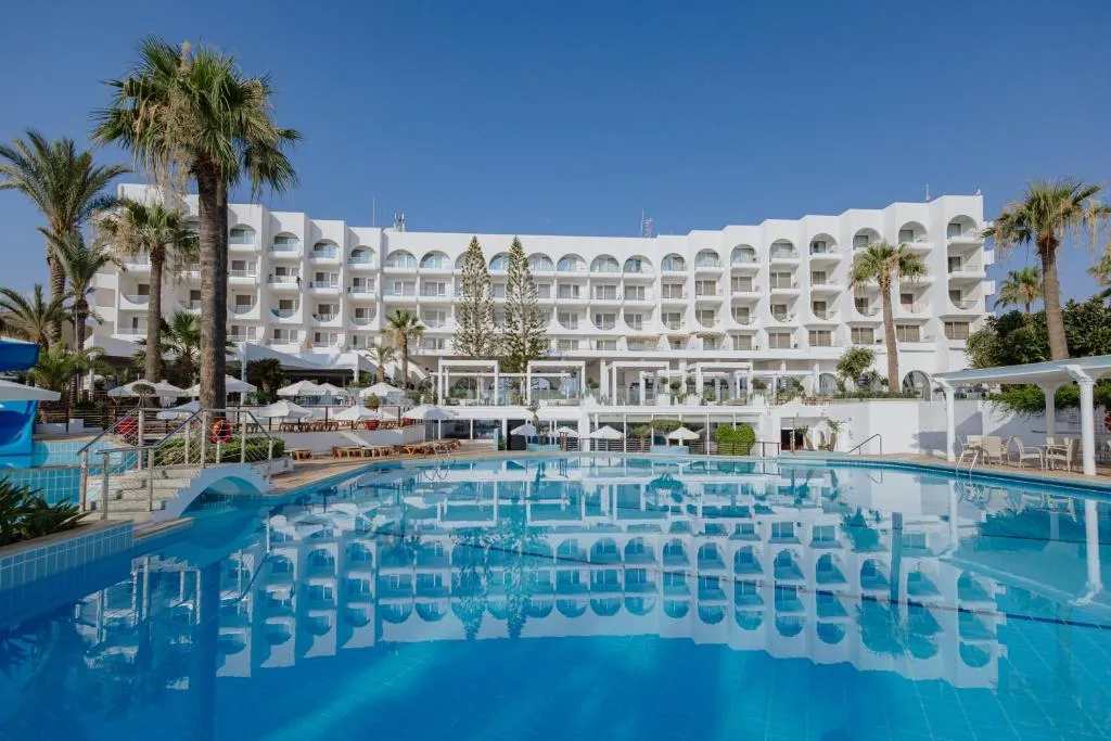 GOLDEN COAST BEACH HOTEL