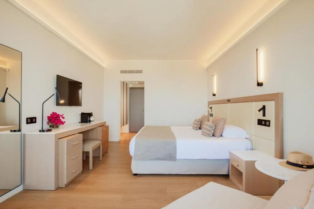 GOLDEN COAST BEACH HOTEL
