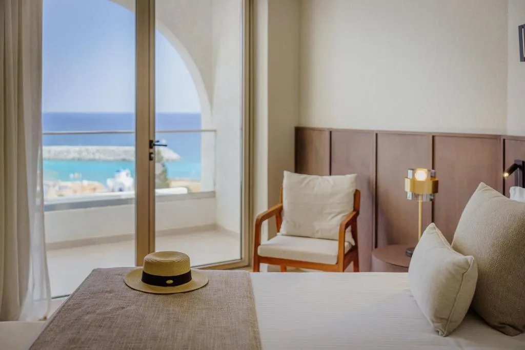 GOLDEN COAST BEACH HOTEL