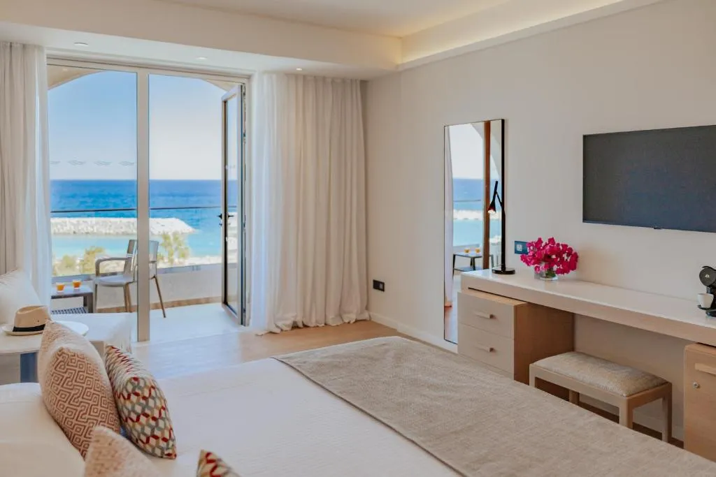 GOLDEN COAST BEACH HOTEL