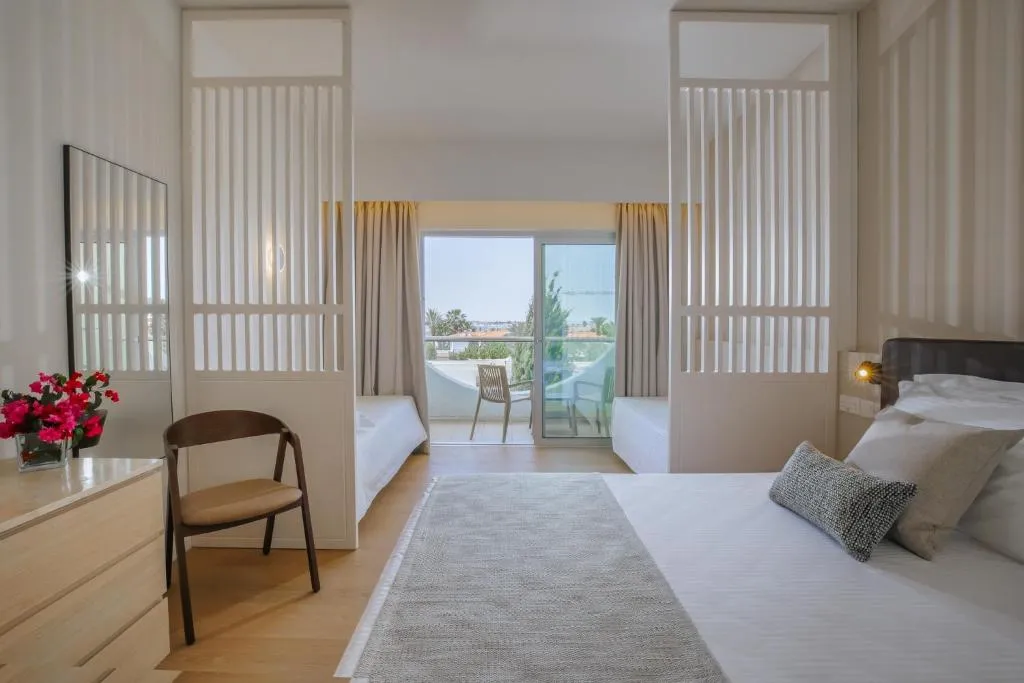 GOLDEN COAST BEACH HOTEL