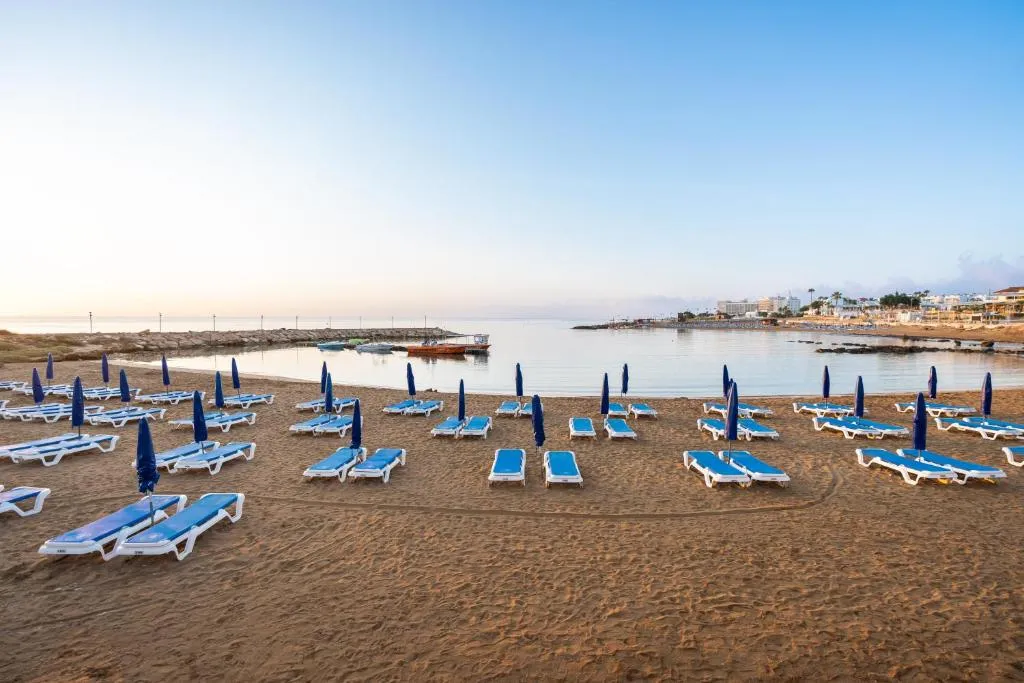 GOLDEN COAST BEACH HOTEL